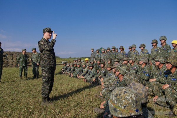劉執行官視導反登陸射擊訓練　驗證聯合防衛作戰能力