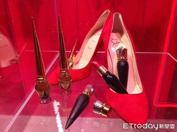 ▲紅底鞋彩妝Christian Louboutin登台。（圖／記者張毓容攝、品牌提供）