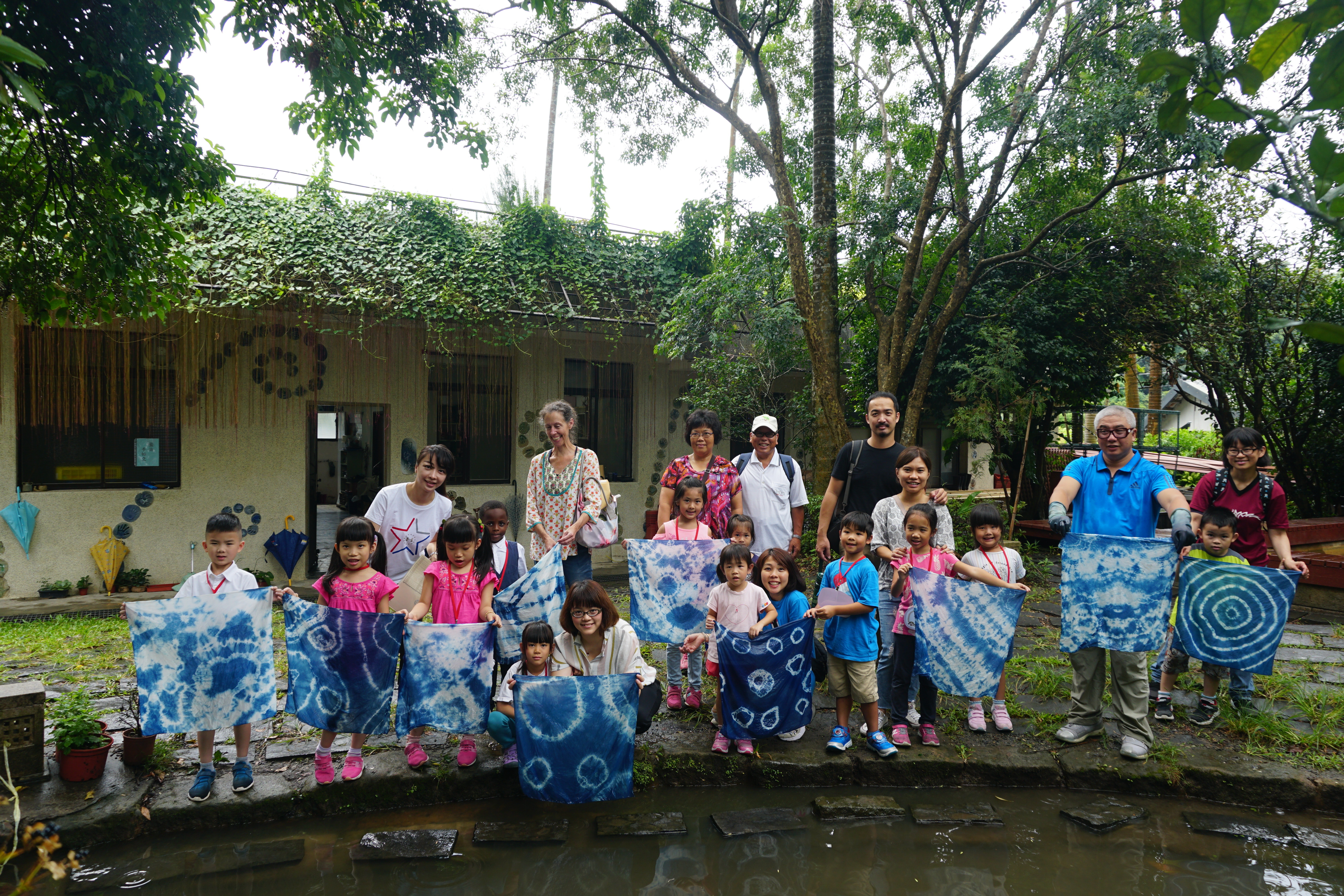 ▲▼ 湖山國小新生藍染體驗   。（圖／湖山國小提供）