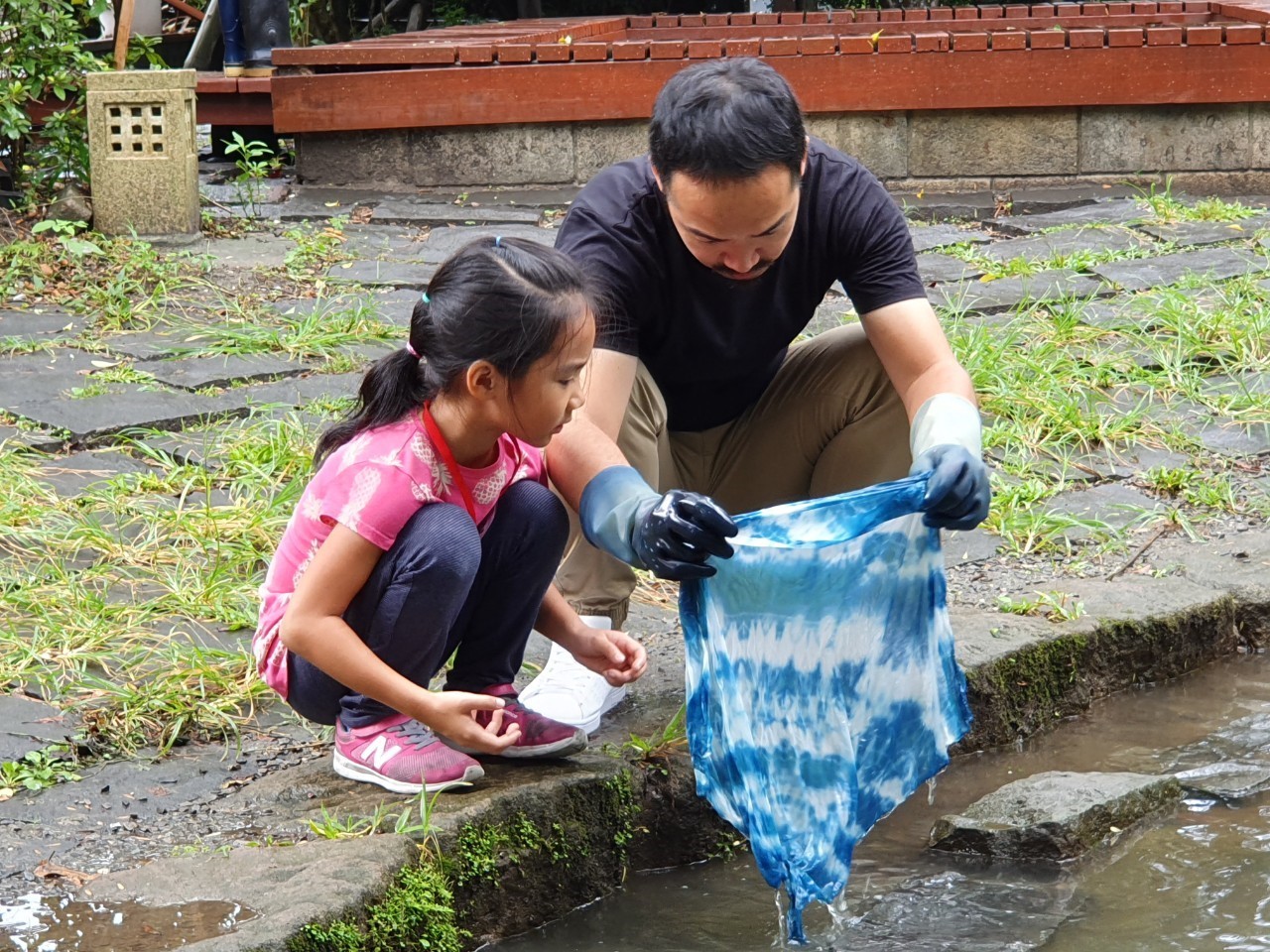 ▲▼ 湖山國小新生藍染體驗   。（圖／湖山國小提供）