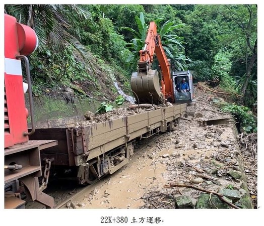 ▲▼山區豪雨多影響阿里山林鐵復駛進度。（圖／記者翁伊森翻攝）