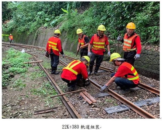 ▲▼山區豪雨多影響阿里山林鐵復駛進度。（圖／記者翁伊森翻攝）