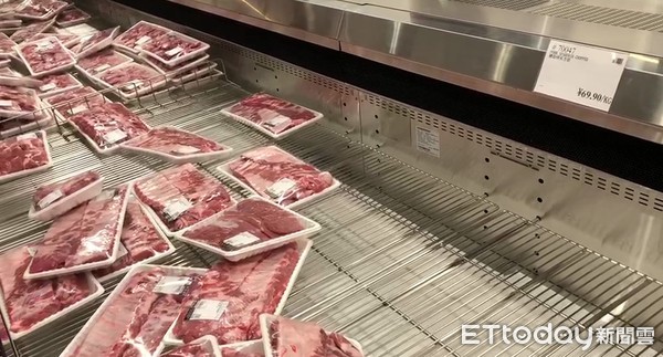▲上海Costco迎來首個周末，消費者搶購豬肉，導致賣場補貨速度跟不上。（圖／記者陳政錄攝）