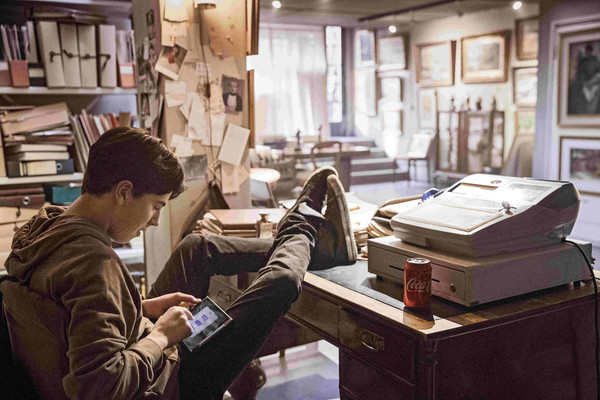 ▲▼《匿名的畫作》18歲阿莫斯布洛希雷斯（Amos Brotherus）爆紅。（圖／海鵬提供）