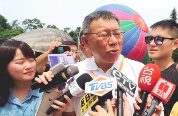 鄉民口中「戴墨鏡更帥」的「阿北幕僚」戴于文將接任北市府副發言人。（翻攝自網路）