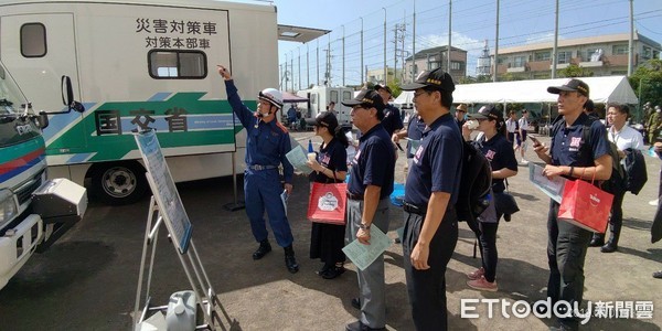 ▲台南市消防局由局長李明峯親自率團赴日，前往觀摩日本靜岡縣綜合防災演練，針對大規模災害後的指揮與應變、避難收容及通訊中斷的應變處置等進行交流。（圖／記者林悅翻攝，下同）