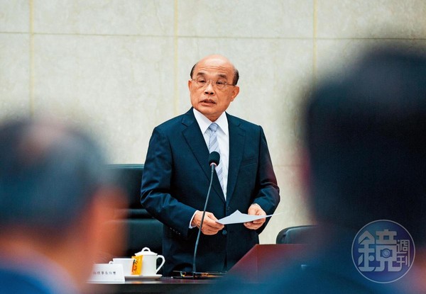 行政院長蘇貞昌8月22日宣布，由中央印製廠負責新式身分證標案。