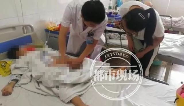 ▲▼7歲男童被噴泉擊穿腸子。（圖／翻攝自《都市現場》）