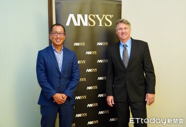 ▲▼ ANSYS全球半導體事業部總經理暨副總裁John Lee（左）與ANSYS 技術總監 DR. Larry Williams（右）。（圖／業者提供）