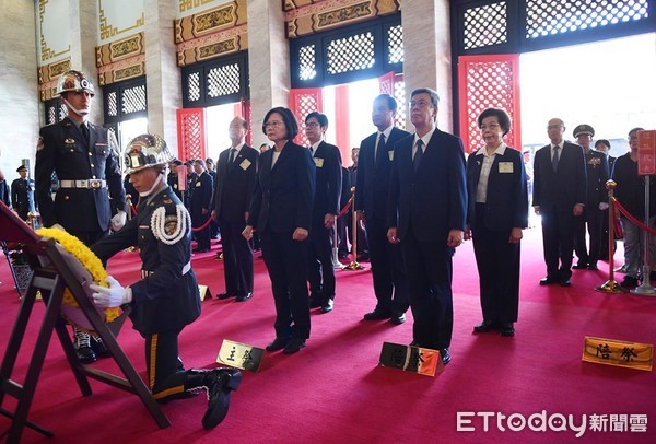 ▲陳其邁陪同蔡英文出席忠烈祠秋祭。（圖／翻攝自陳其邁臉書）