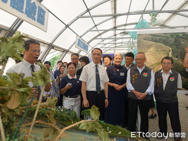 ▲▼為促進慈善防災機制、環保生態推廣教育之目標，慈濟基金會與苗栗縣政府共同努力推動跨界合作，9月4日苗栗縣徐耀昌縣長與慈濟顏博文執行長簽署合作備忘錄。（圖／慈濟基金會提供）