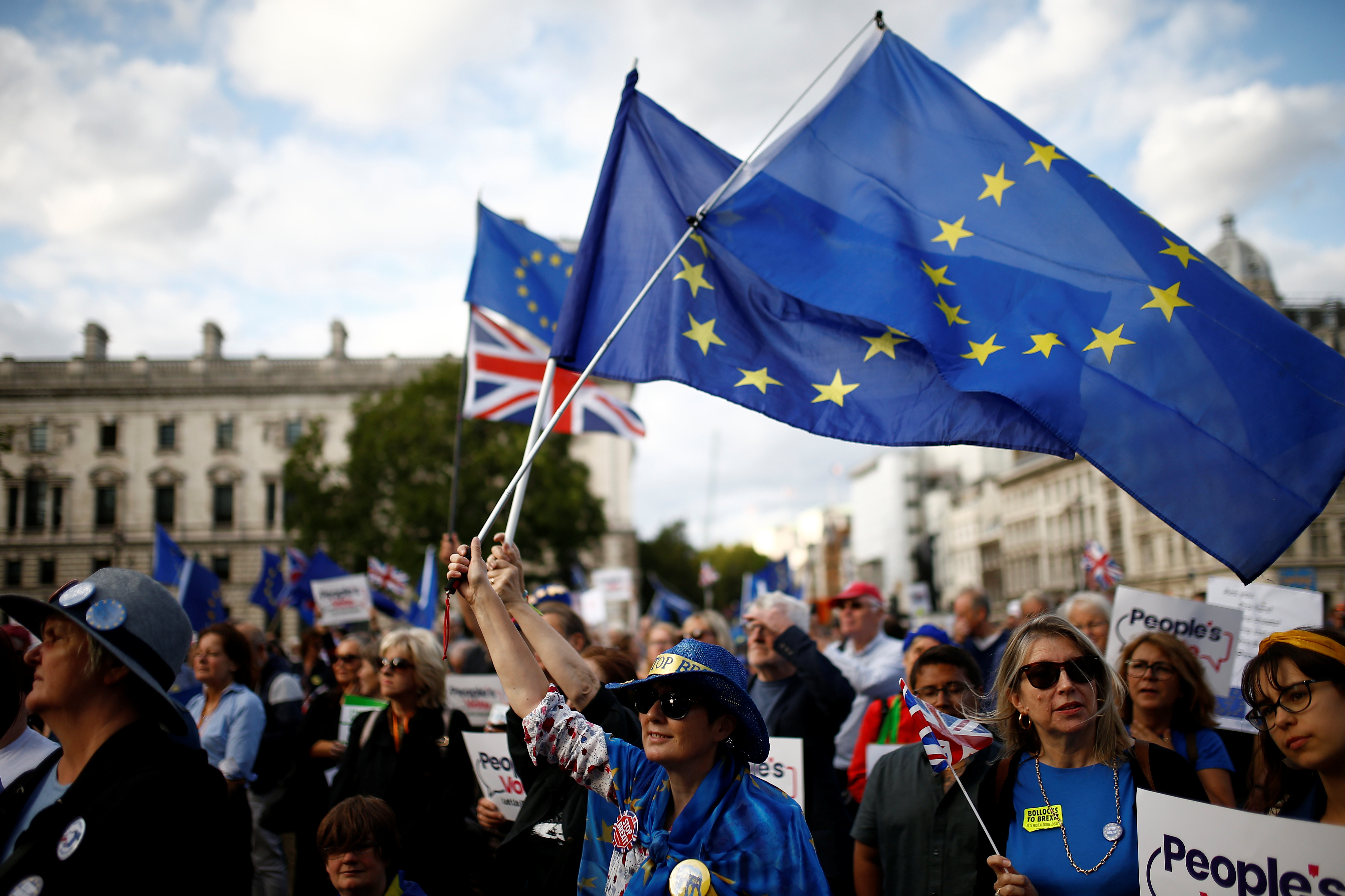 Выход британии. Брексит 2016 Великобритания. Великобритания и Евросоюз. Британия и ЕС. Митинг флаг Евросоюза.