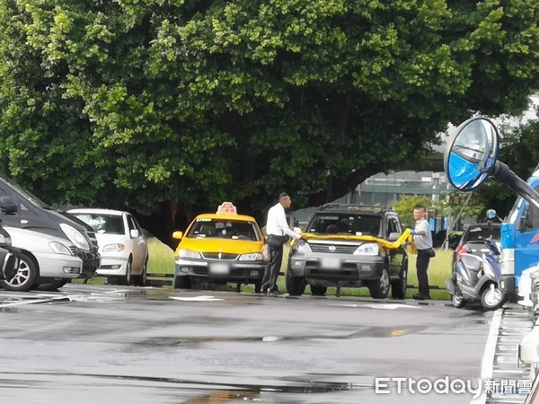 ▲▼台北市百齡橋下河濱公園停車場，一名男子死在車內駕駛座上。（圖／記者黃彥傑攝）