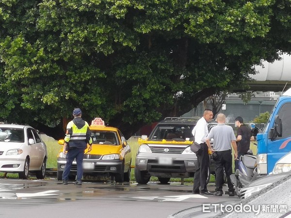 ▲▼台北市百齡橋下河濱公園停車場，一名男子死在車內駕駛座上。（圖／記者黃彥傑攝）