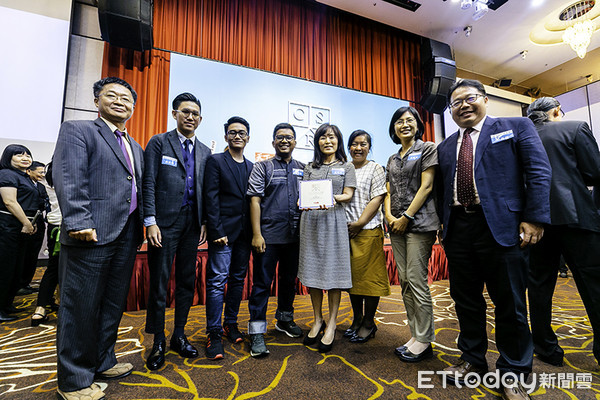 ▲天下雜誌2019年首次舉辦「天下USR大學公民評選」，成大在評選中榮登龍頭，成大蘇慧貞校長代表成大親自領獎。（圖／記者林悅翻攝，下同）