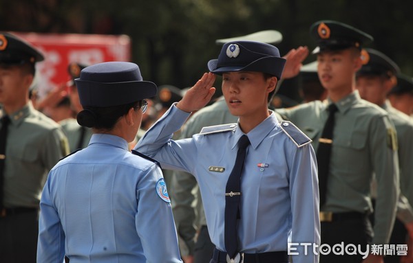 ▲三軍士官新生聯合開學典禮6日在陸軍專科學舉行，士官新生進行基本禮儀操演。（圖／記者沈繼昌攝）