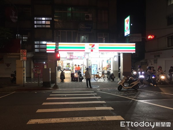 ▲▼忠孝東路五段上的7-11疑似是第二現場。（圖／記者游宗樺攝）