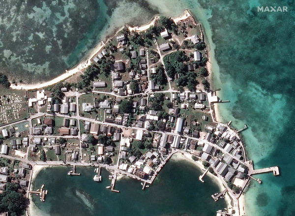 ▲▼ 颶風多利安重創巴哈馬，美國馬薩爾科技（Maxar Technologies）公布最新衛星照，揭露當地同一地區在2018年10月25日及2019年9月5日的前後差別。。（圖／路透）