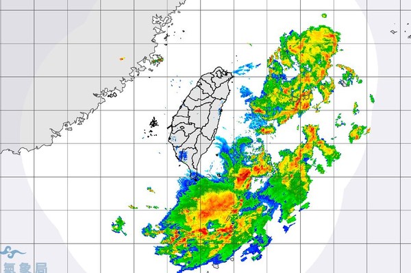 ▲▼雷達回波圖顯示，台灣南部有一大片水氣，全台各地要嚴防午後雷陣雨。（圖／氣象局）