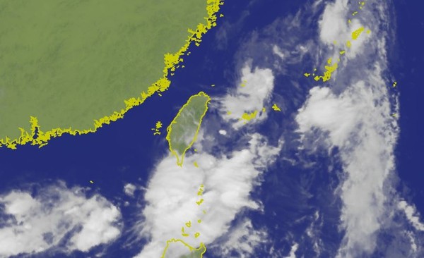▲▼衛星雲圖顯示，台灣南部有一大片水氣，全台各地要嚴防午後雷陣雨。（圖／氣象局）