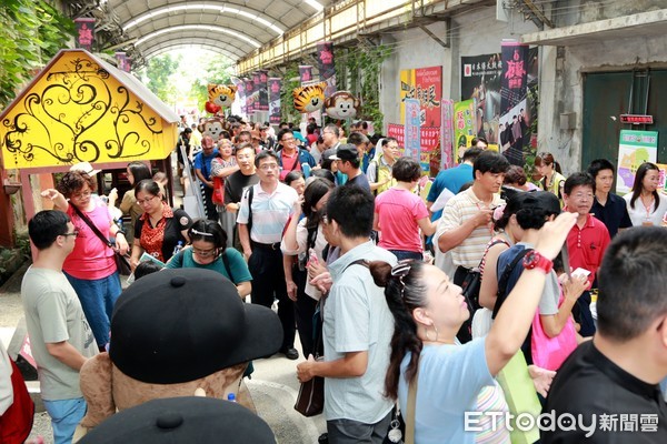 ▲嘉南高屏區原住民警察員工親子活動，於十鼓仁糖文創園區舉行，市長黃偉哲也到場向平常辛苦工作的原民員警及警眷致意。（圖／記者林悅翻攝，下同）