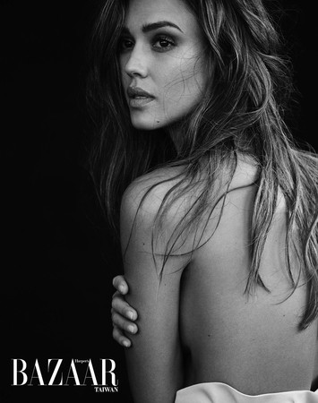 ▲▼潔西卡艾芭（Jessica Alba）上空登時尚雜誌封面。（圖／Harper`s BAZAAR提供）
