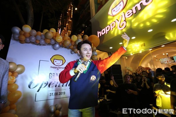 ▲快樂檸檬越南代理商請來越南歌壇人氣小天王Truc Nhan站台，顯示對快樂檸檬展店的信心。（圖／雅茗－KY提供）