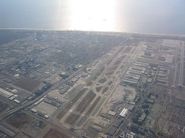 洛杉磯機場(圖/取自維基)