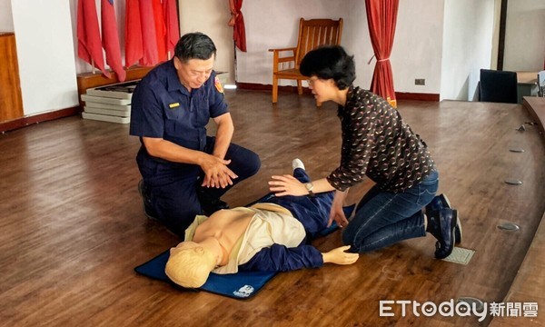 ▲ 金山警強化急救技能「CPR +AED」 掌握「黃金4分鐘」救命。（圖／記者郭世賢翻攝）