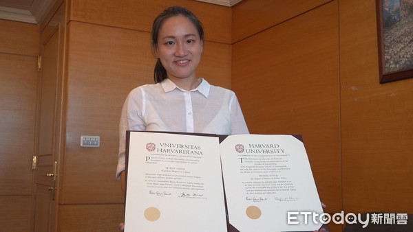 專訪／謝佩芬秀「雙哈佛」畢業證書　100分女孩要強化大安文教區 | ET