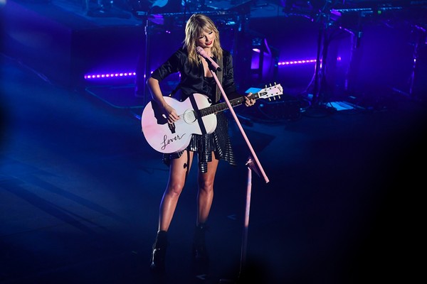 ▲▼泰勒絲（Taylor Swift）宣傳新輯巴黎首唱。（圖／環球提供）