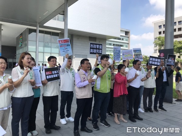 ▲高雄市長韓國瑜VS綠營立委        。（圖／記者洪靖宜攝）