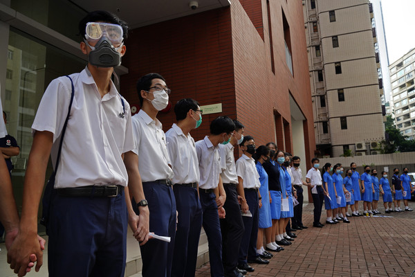 ▲▼香港中學學生9日就已築過人鏈。（圖／達志影像／美聯社）