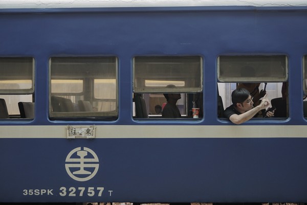 ▲▼ 5班藍皮火車打造「列車上的書店」　屏東南國漫讀節秋天登場！（圖／周佳諭攝／青鳥制作提供）