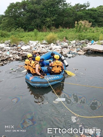 ▲▼雲林農用搬運車跌落深水坑，司機溺斃。（圖／記者唐詠絮翻攝）