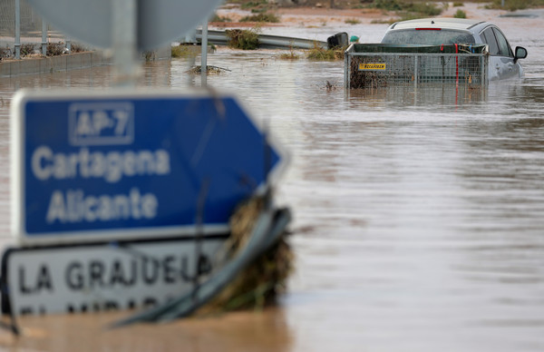 ▲▼西班牙東南部暴雨、洪水災情不斷，至少造成5人死亡。（圖／路透）