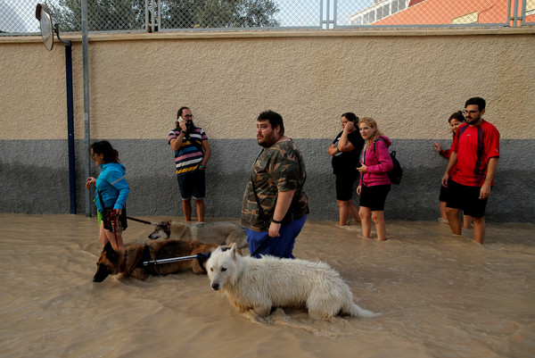 ▲▼西班牙東南部暴雨、洪水災情不斷，至少造成5人死亡。（圖／路透）