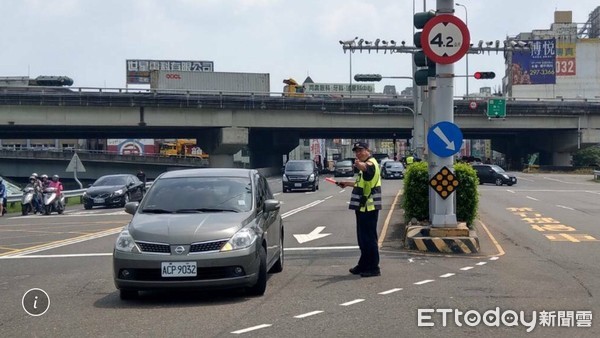 ▲今年中秋連續假期，台南市警局運用大數據分析交通事故發生原因及地點與時段，修正交通崗勤務適當位置，維持中秋連假外出出遊及風景區與各主要道路交通順暢。（圖／記者林悅翻攝，下同）