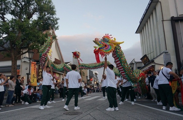 ▲顏子傑處長率大溪新勝社飛龍團，於日本成田新勝寺演出。（圖／市府提供）