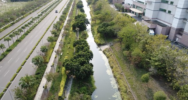 ▲群創蟬聯道瓊永續雙指數　評鑑成績「台灣面板業第一」。（圖／群創提供）