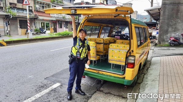 ▲ 守護北海岸國家幼苗安全 金山警加強稽查幼童車。（圖／記者郭世賢翻攝）