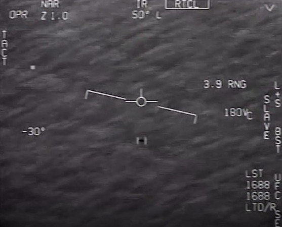 ▲美海軍承認兩段不明飛行物影片。（圖／翻攝自U.S Department Defense）