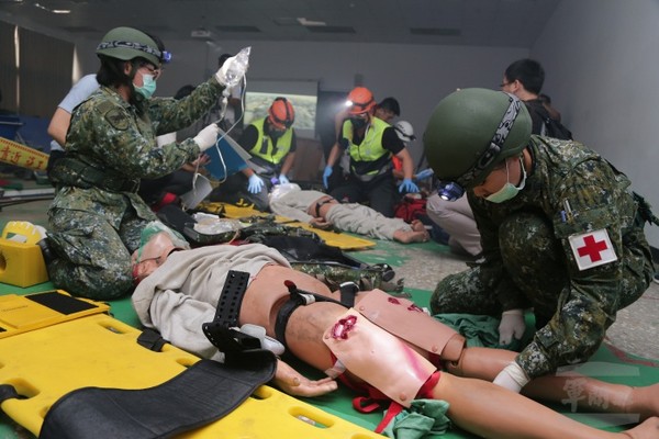 軍醫局舉辦戰術戰傷技能競賽暨軍消緊急救護交流活動