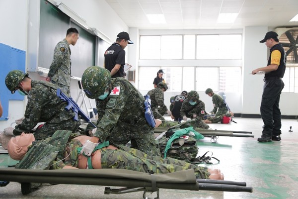軍醫局舉辦戰術戰傷技能競賽暨軍消緊急救護交流活動