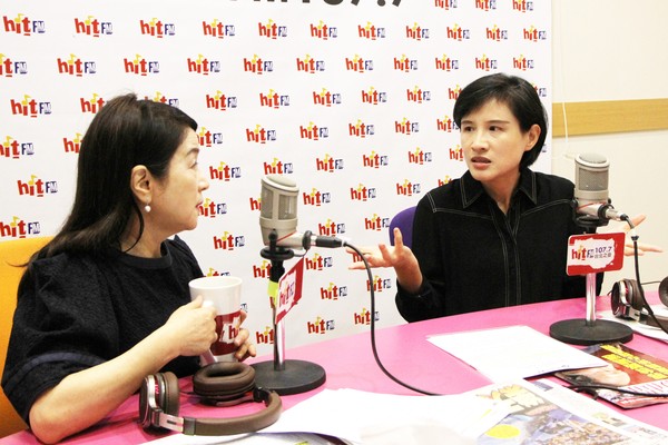 ▲▼文化部長鄭麗君接受廣播節目訪談。（圖／Hit Fm《周玉蔻嗆新聞》製作單位提供）