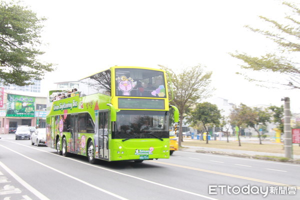 ▲台南市交通局積極優化雙層巴士，提高視野讓遊客閱覽台南深度文化。（圖／記者林悅翻攝）