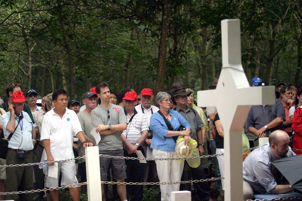 ▲▼2006年8月18日，越戰龍潭戰役40周年，澳紐軍團家屬至龍潭參加悼念儀式。（圖／路透）