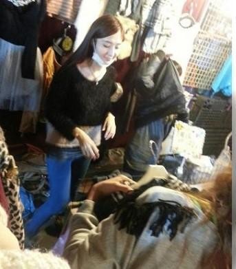 連千毅的妻子石女曾在高雄鼎山夜市擺攤被發現。（翻攝PTT）