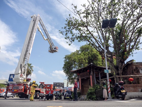 ▲▼雲梯車出勤。（圖／記者翁伊森翻攝）