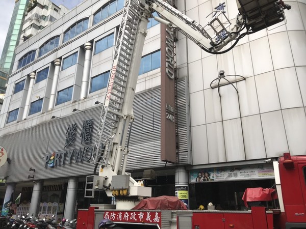 ▲▼雲梯車出勤。（圖／記者翁伊森翻攝）